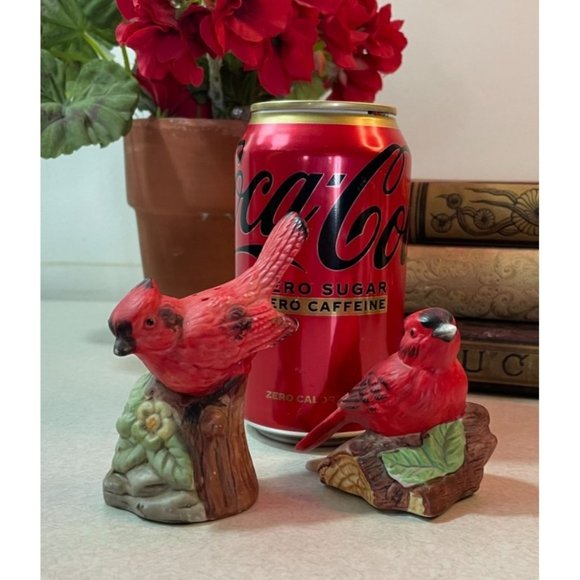 Vintage Bisque Porcelain Cardinal Salt & Pepper Shaker Set - Picture 4 of 5